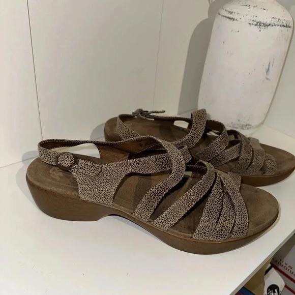 Dansko‎ Women's Dani Leather Wooden Clog Strappy Sandals - Picture 3 of 5